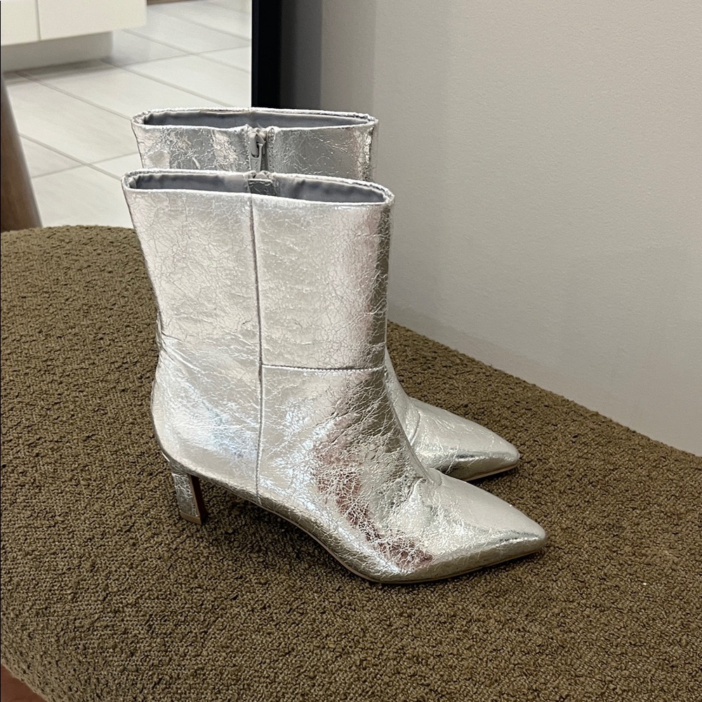 Dolce Vita metallic silver Ankle Boots booties New! Size 6.5